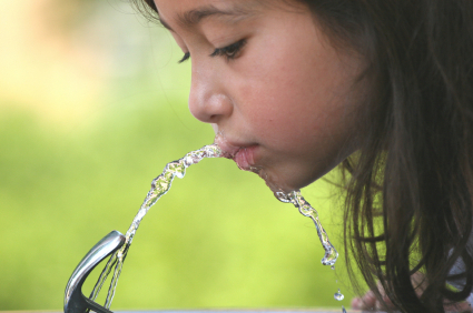 girl-drinking-water